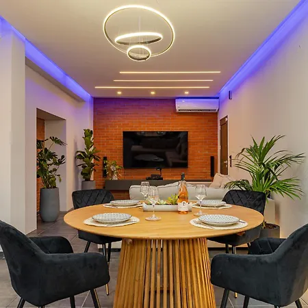 Noir - Chic 2br House Near Casa vacanze *