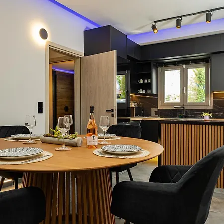 Holiday home Noir - Chic 2br House Near *