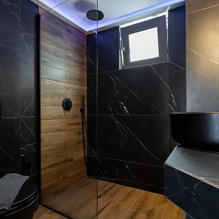 Noir - Chic 2br House Near *