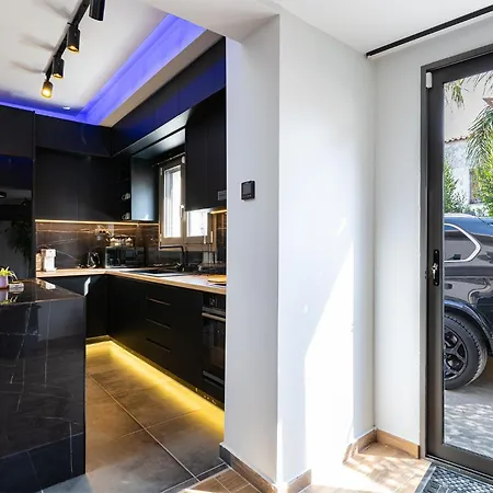 Holiday home Noir - Chic 2br House Near *