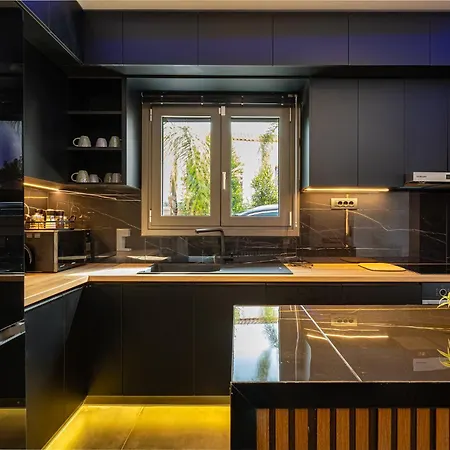 Noir - Chic 2br House Near Case de vacanță Maleme